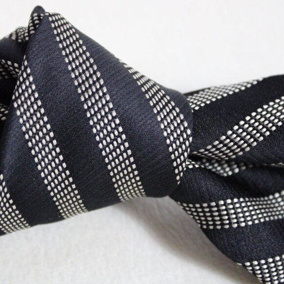 Calvin Klein 100% Silk Tie - Black & Cream Diagonal Stripes - Picture 6 of 6